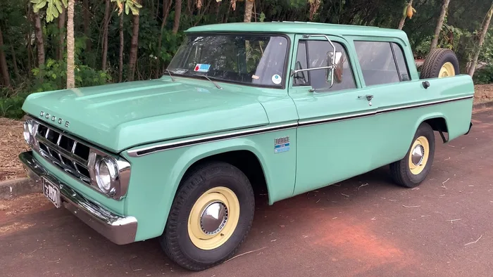 Dodge D100